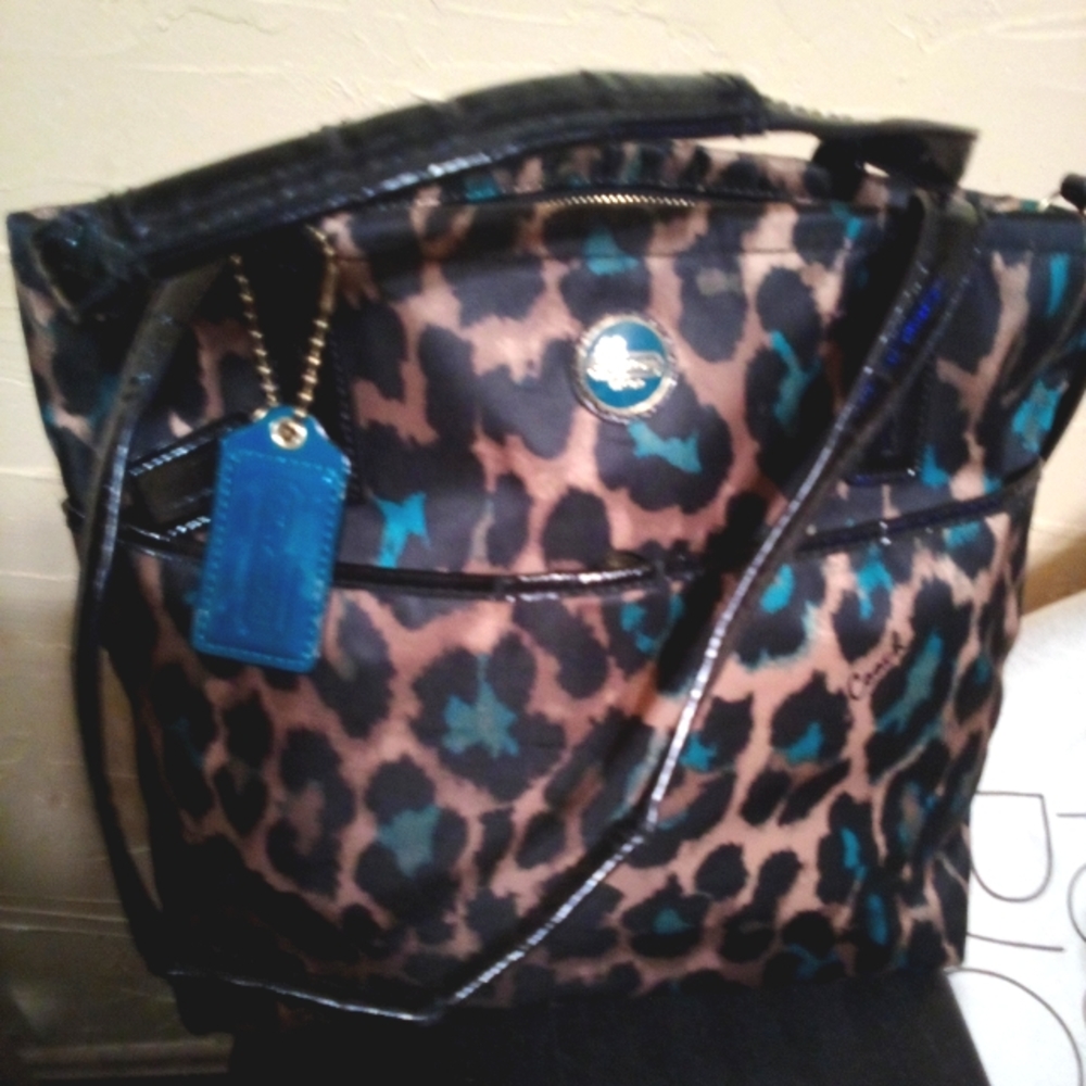 Coach F25282 ocelot tote. **Handle issues.**   Medium size